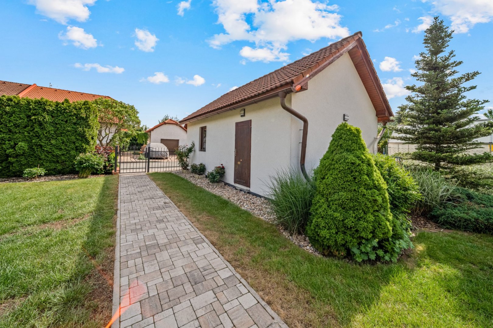 Prostorný rodinný dům (184 m²) se zahradou a garáží v obci Býšť — foto 3