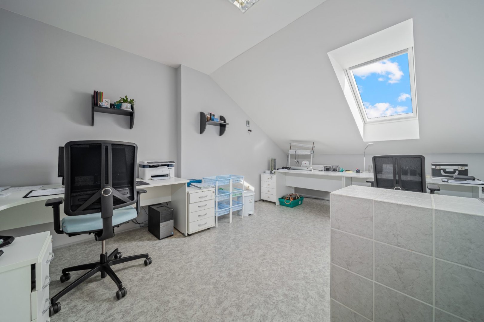 Prostorný rodinný dům (184 m²) se zahradou a garáží v obci Býšť — foto 14