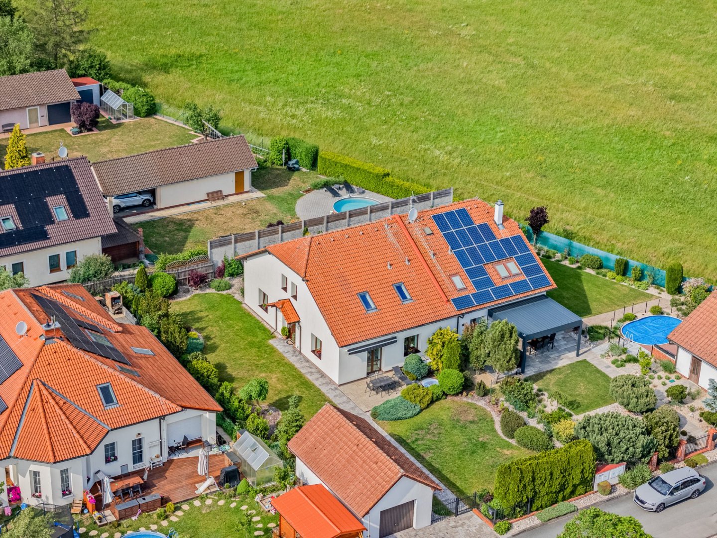 Prostorný rodinný dům (184 m²) se zahradou a garáží v obci Býšť — foto 17