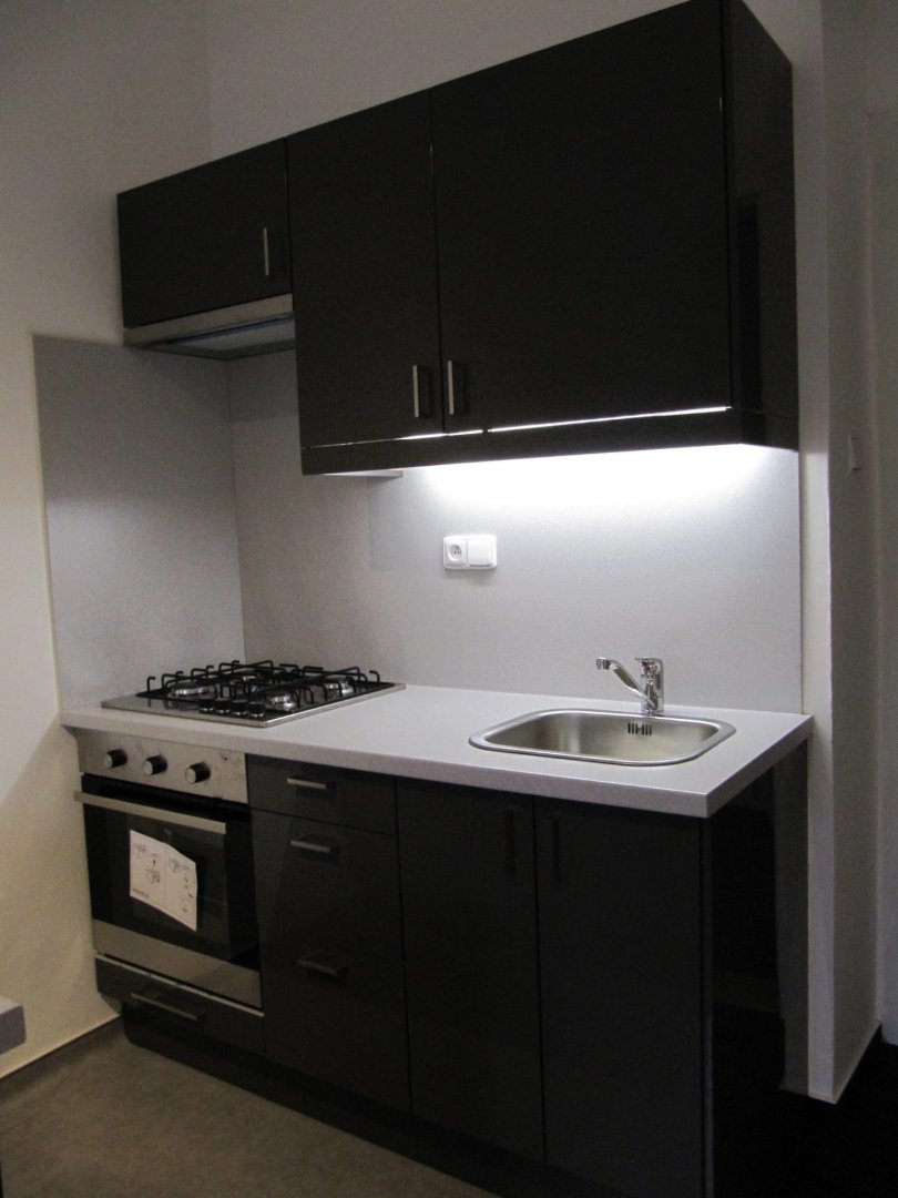 Světlý nezařízený prostor 3+kk (70m2) s výhledem do zahrady — foto 10