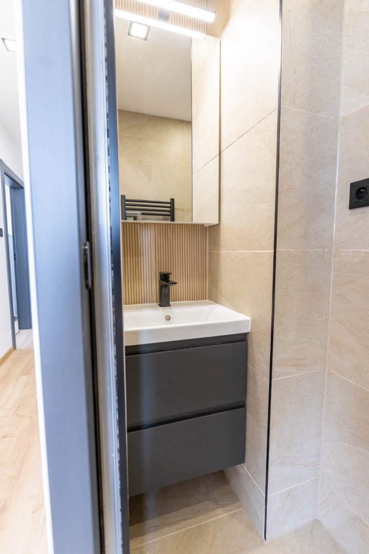 Krásný byt po rekonstrukci  — foto 6