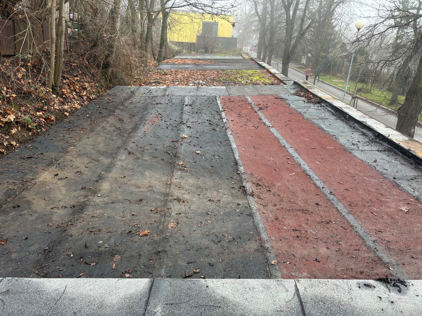 2 GARÁŽE VEDLE SEBE LESNÁ  — foto 2