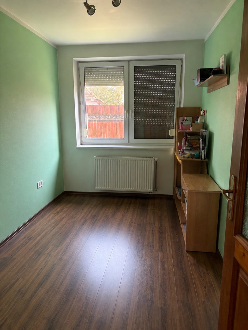 Na predaj priestranný 5-izbový rodinný dom v obci Selice pripravený stať sa vaším novým domovom — foto 4