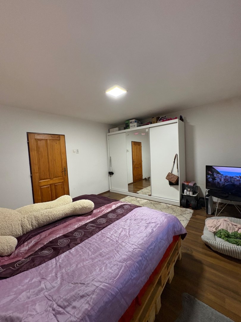 Na predaj priestranný 5-izbový rodinný dom v obci Selice pripravený stať sa vaším novým domovom — foto 7