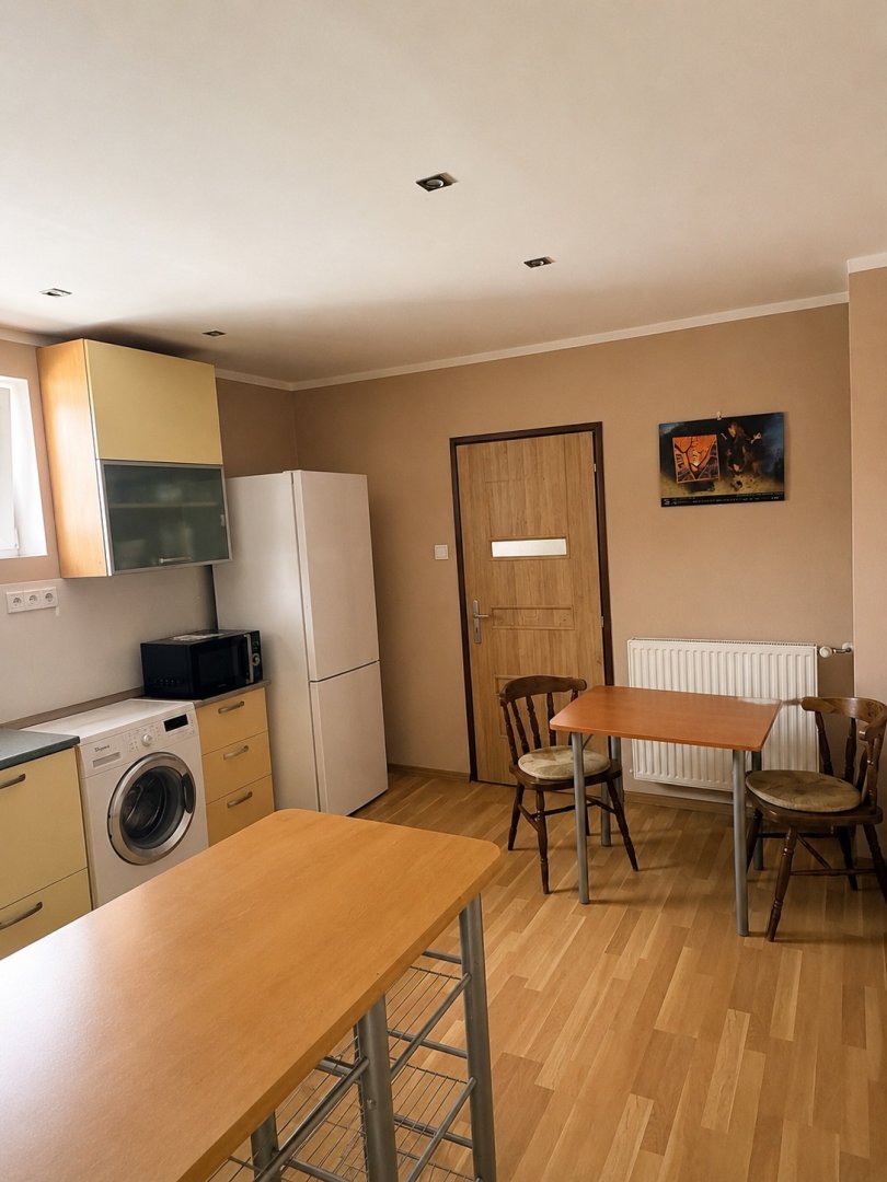 Na predaj priestranný 5-izbový rodinný dom v obci Selice pripravený stať sa vaším novým domovom — foto 12