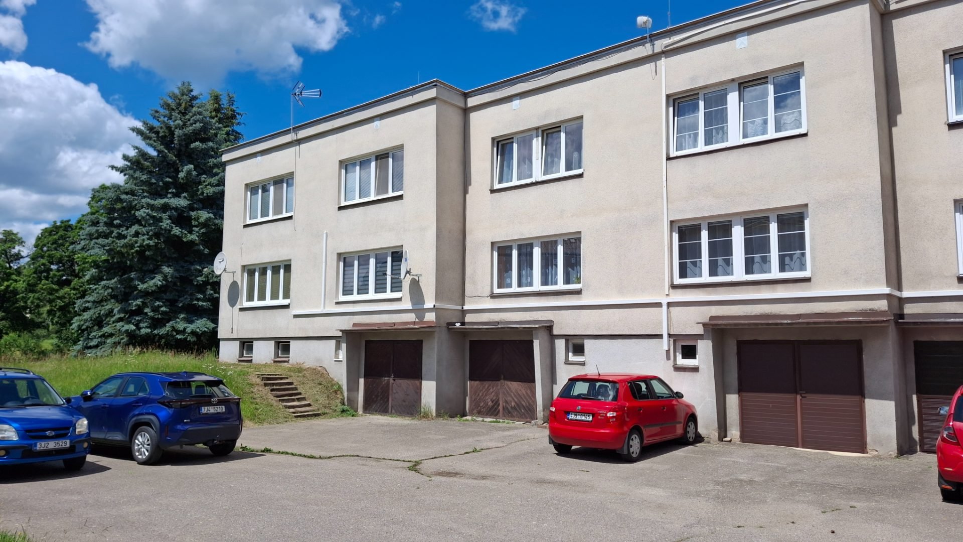 Byt 2+1 s balkonem a vybavením – Světlá nad Sázavou