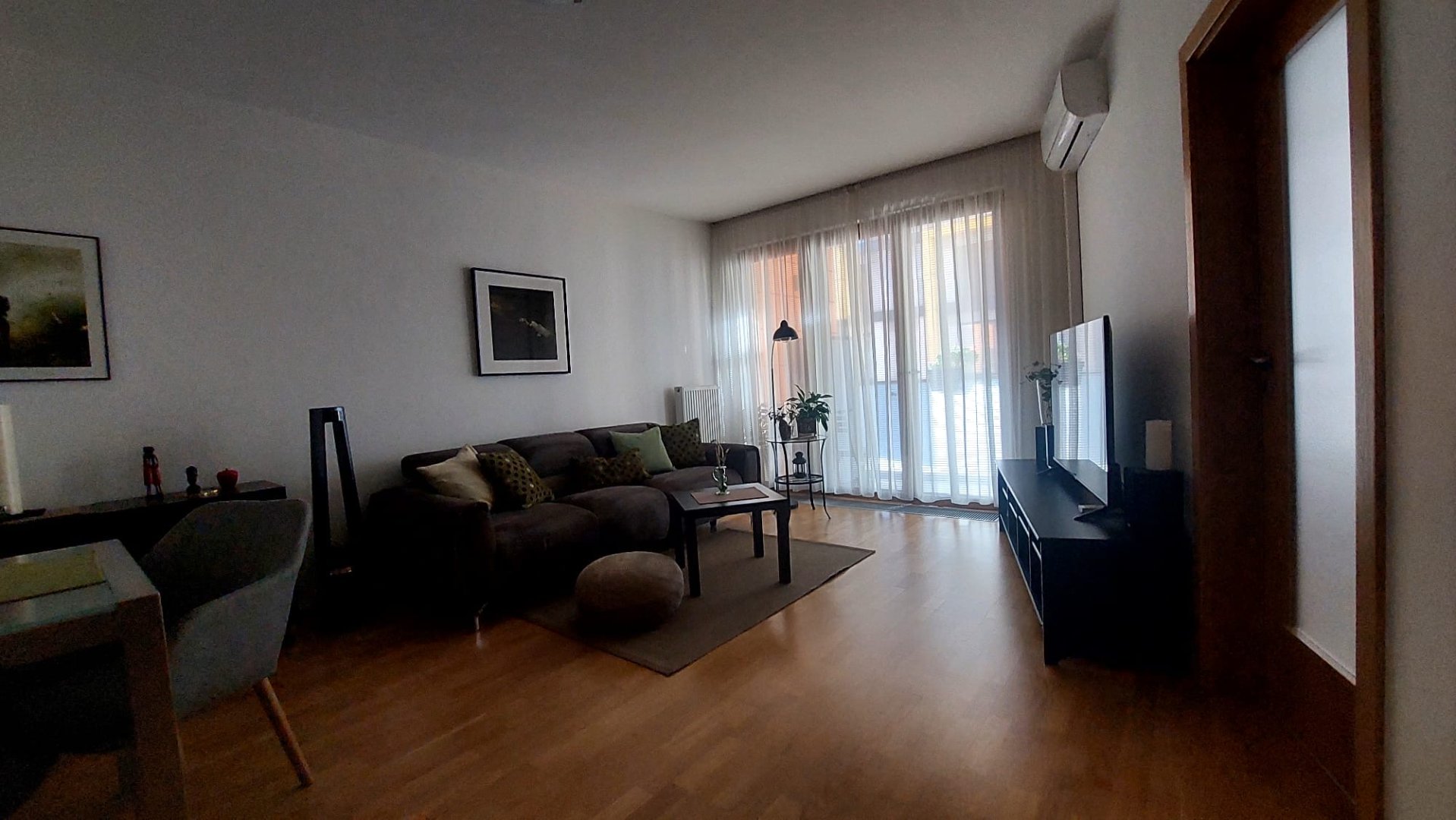 Prostorný byt 3+1 s balkonem, klimatizací a podzemním parkovacím stáním - Praha 9, Kurta Konráda — foto 3