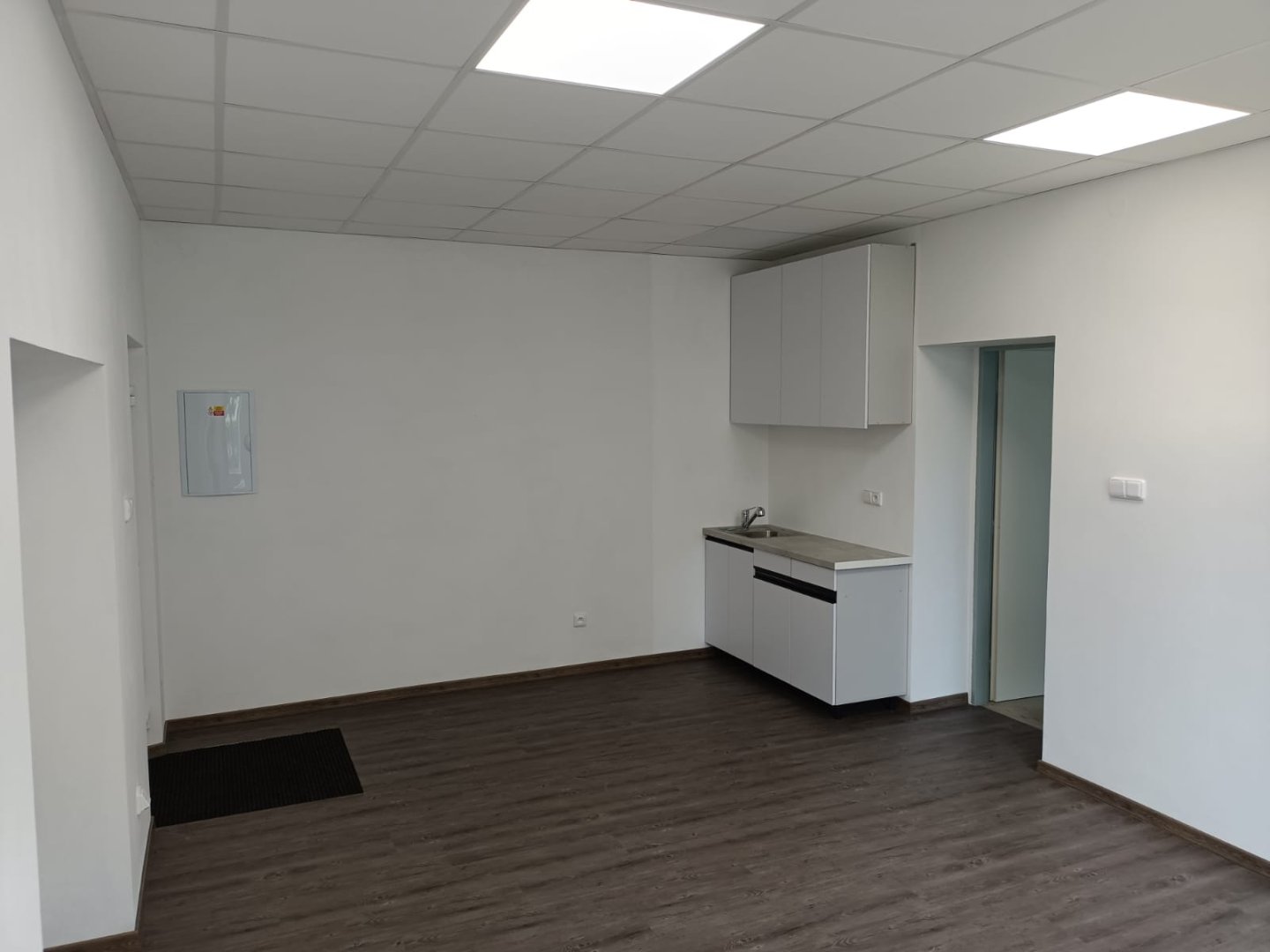 Pronájem komerčních prostor, Chrudim — foto 3