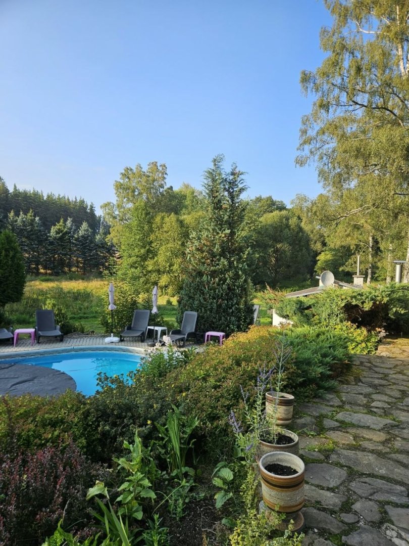 Prodej domu 140 m² s pozemkem 5000 m², bazén, garáž – 12 km od K. Varů — foto 5