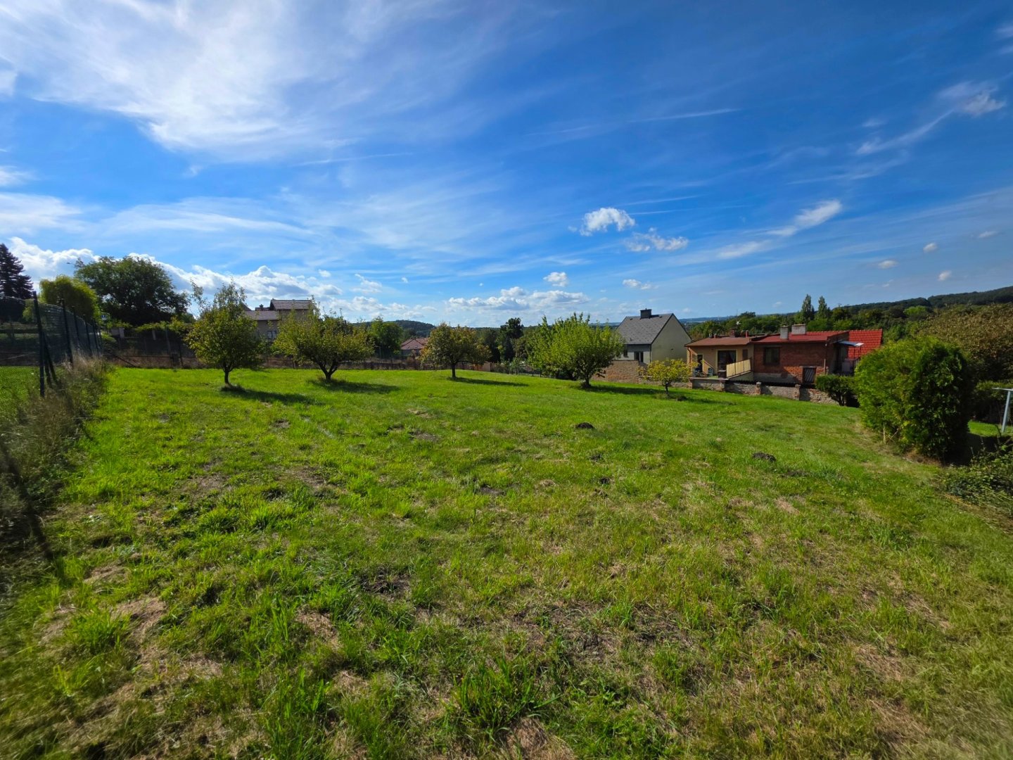 Exkluzivní stavební pozemek (1 200 m²) v srdci Chocně — foto 3