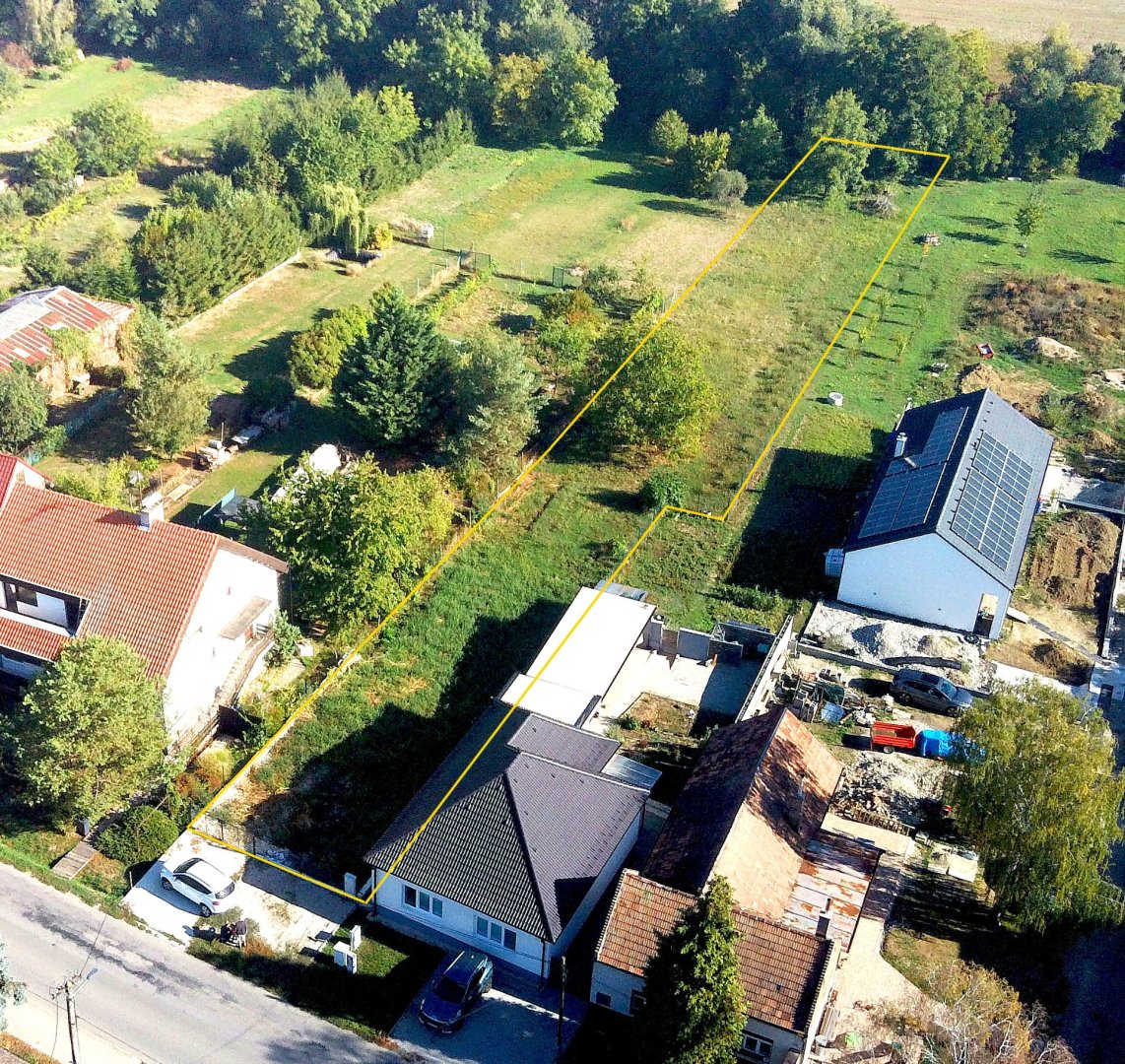 stavebný pozemok v intraviláne so stavebným povolením (A) - 602 m2 — foto 1
