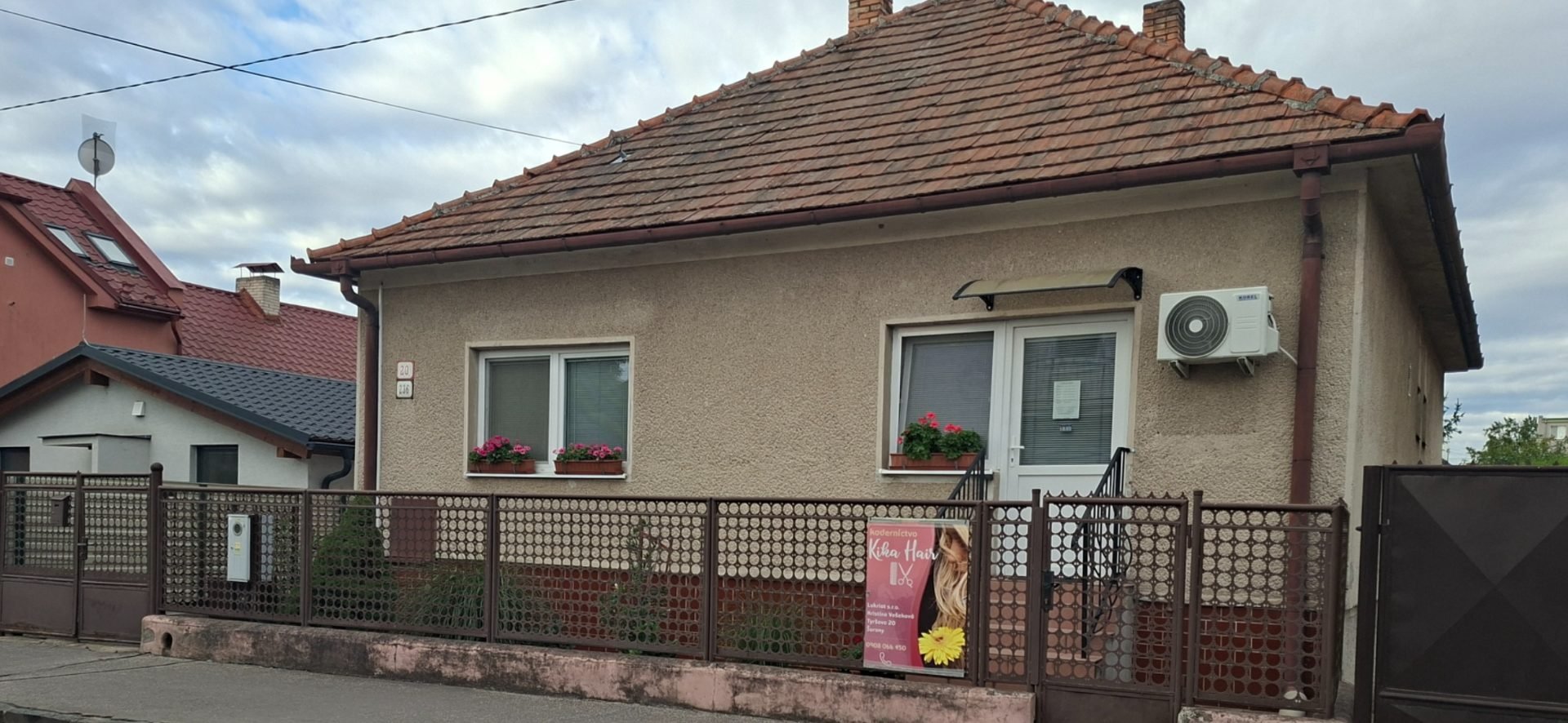 Rodinný dom v centre Šurian,pozemok 634m2,vhodný aj na podnikanie — foto 1