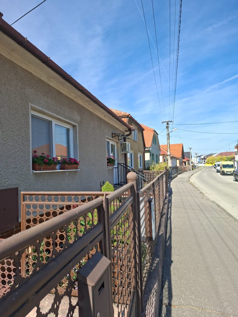 Rodinný dom v centre Šurian,pozemok 634m2,vhodný aj na podnikanie — foto 6