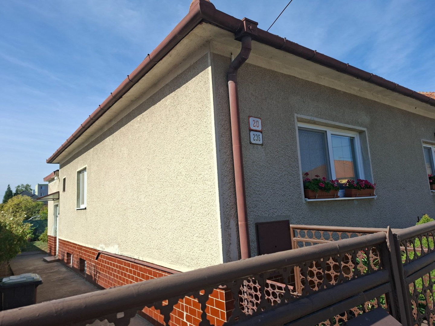Rodinný dom v centre Šurian,pozemok 634m2,vhodný aj na podnikanie — foto 7