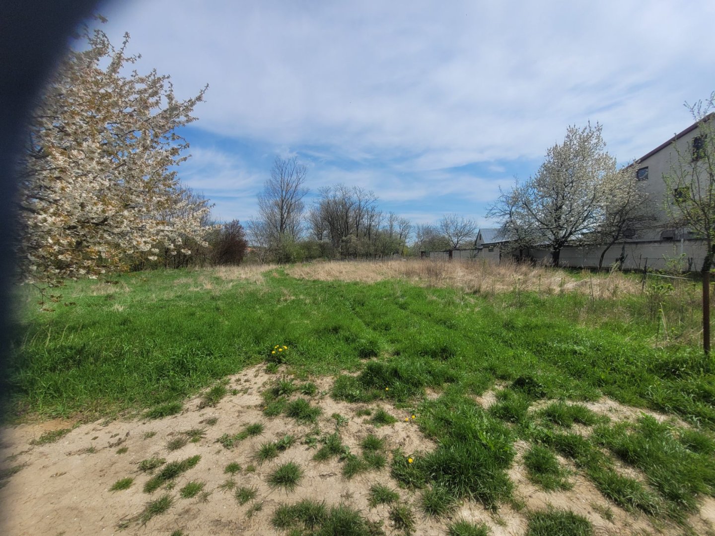 Pozemok s inžinierskymi sieťami a prístupovou cestou v obci Dubovce (900 m²) — foto 7