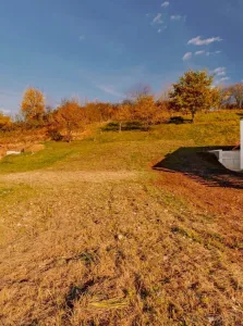 Pozemok s platným stavebným povolením
